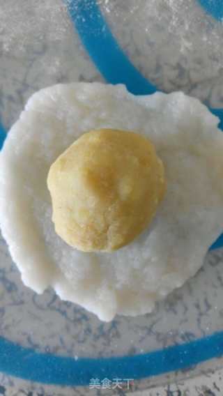 绿豆沙冰皮月饼的做法步骤：11