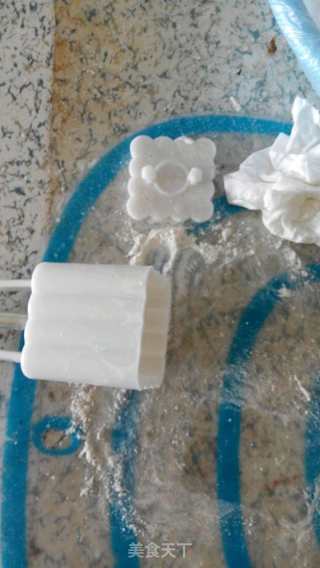 绿豆沙冰皮月饼的做法步骤：12