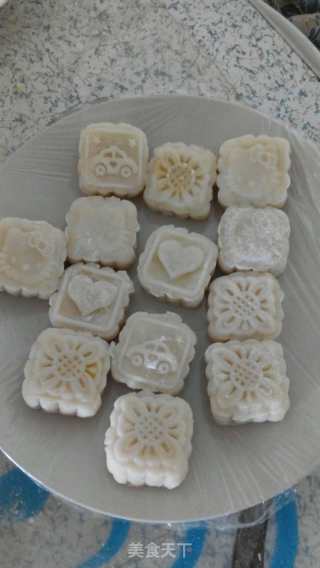 绿豆沙冰皮月饼的做法步骤：14