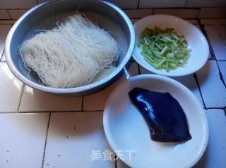 猪肝米粉的做法步骤：1
