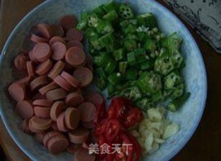 秋葵彩椒炒火腿肠的做法步骤：3