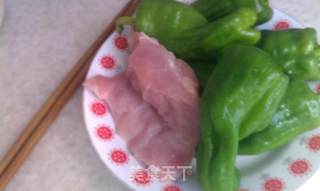 青椒炒肉丝的做法步骤：1