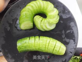 新手清爽快手菜-蓑衣黄瓜的做法步骤：2