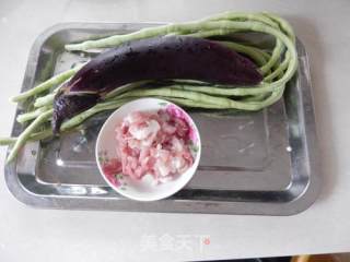 酱焖豆角茄子的做法步骤：1