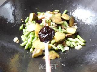 酱焖豆角茄子的做法步骤：9