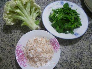韭菜虾皮炒花菜的做法步骤：1