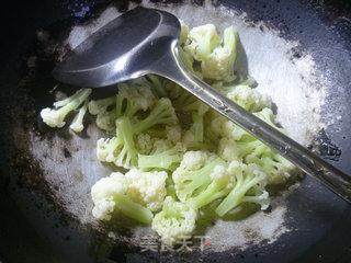 韭菜虾皮炒花菜的做法步骤：4