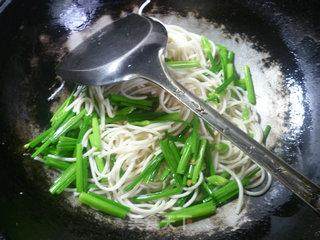 韭菜花鸡蛋炒面的做法步骤：8
