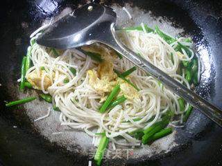 韭菜花鸡蛋炒面的做法步骤：9