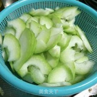 素炒节瓜（毛瓜）---夏季小菜的做法步骤：1