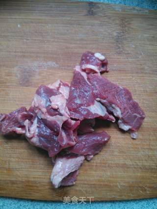 酸豆角炒牛肉沫的做法步骤：1