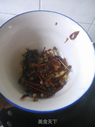 酸豆角炒牛肉沫的做法步骤：6
