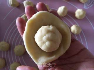 手捧月亮·望月亮【蛋黄酥】的做法步骤：8