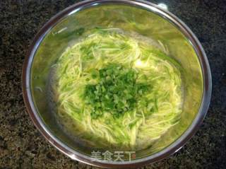 西葫芦鸡蛋饼的做法步骤：5