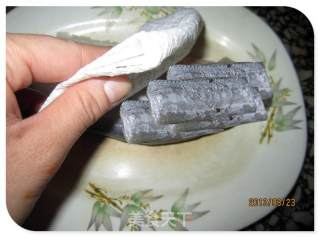 糖醋带鱼段的做法步骤：3