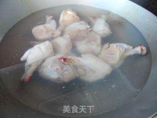 红烧鸡小肘的做法步骤：1