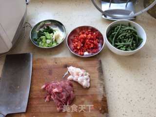 一个人得鸡蛋豆角肉丝面的做法步骤：1