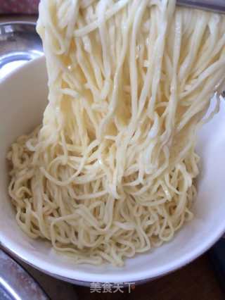 一个人得鸡蛋豆角肉丝面的做法步骤：6