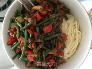 一个人得鸡蛋豆角肉丝面的做法步骤：7