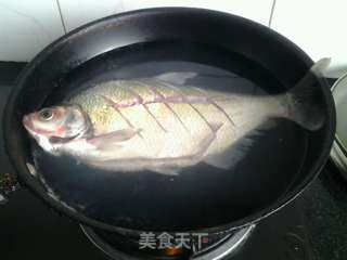 葱油扁鱼的做法步骤：2