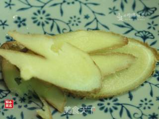 香菇焖鸡：将食材的美味发挥得淋漓尽致的做法步骤：2