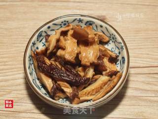 香菇焖鸡：将食材的美味发挥得淋漓尽致的做法步骤：7