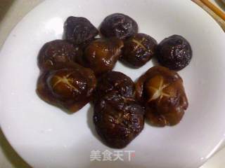 香菇焖油豆腐的做法步骤：1