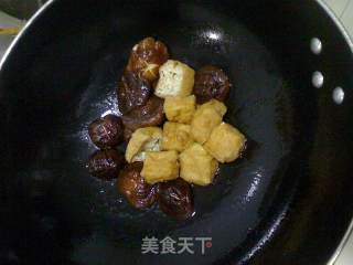 香菇焖油豆腐的做法步骤：4