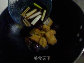 香菇焖油豆腐的做法步骤：5