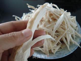干煸手撕杏鲍菇的做法步骤：1