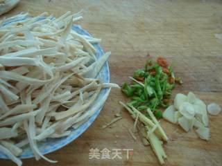 干煸手撕杏鲍菇的做法步骤：2