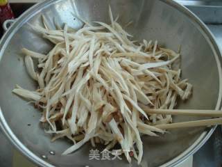 干煸手撕杏鲍菇的做法步骤：5