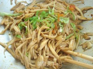 干煸手撕杏鲍菇的做法步骤：7
