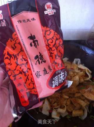 彩椒炒凉皮的做法步骤：8