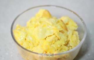 色香味美的黑木耳炒鸡蛋的做法步骤：1