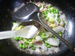 咸五花肉毛豆炒白菜的做法步骤：7