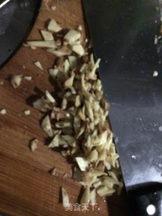 青椒炒鸡肉---简单又好吃的家常菜的做法步骤：3