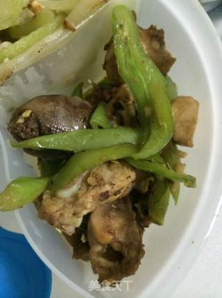 青椒炒鸡肉---简单又好吃的家常菜的做法步骤：6