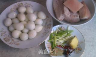 五花肉烧鹌鹑蛋的做法步骤：1