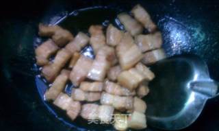 五花肉烧鹌鹑蛋的做法步骤：2