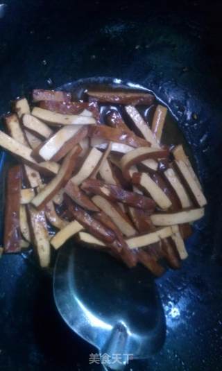 芹菜香干炒肉丝的做法步骤：4
