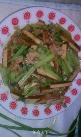 芹菜香干炒肉丝的做法步骤：6