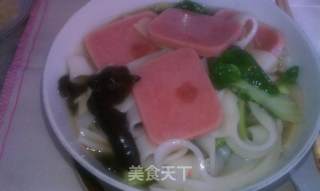 午餐肉白菜煮米粉的做法步骤：5