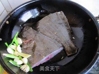 酱焖鸦片鱼的做法步骤：4