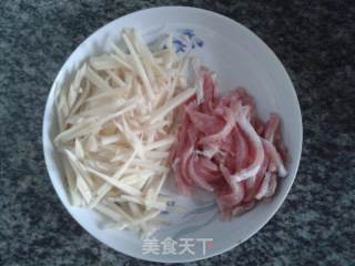 仔姜肉丝的做法步骤：1