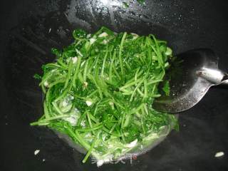 清炒萝卜菜缨的做法步骤：3