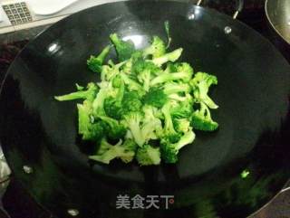 西兰花炒牛肉的做法步骤：2