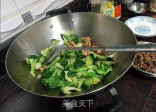 西兰花炒牛肉的做法步骤：4