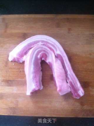 土豆红烧肉的做法步骤：1