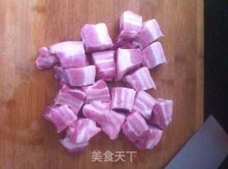 土豆红烧肉的做法步骤：2